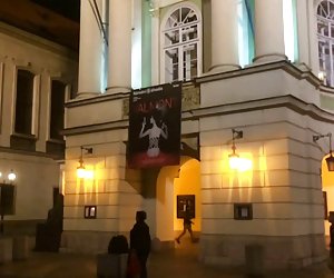Holandako pare praga: keinuka antzerkia, madarikatu gero